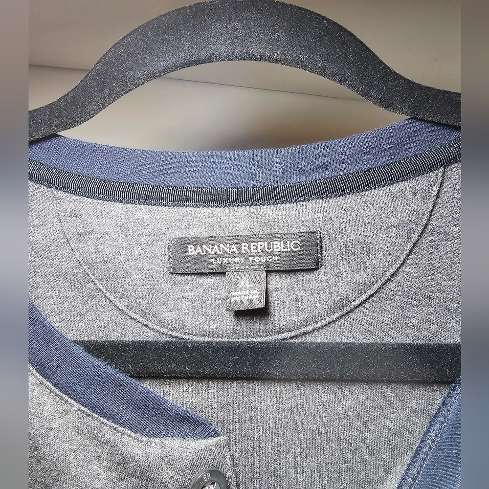 Banana Republic Men's Luxury Touch Quarter Button Up Tee, XL - Picture 3 of 3